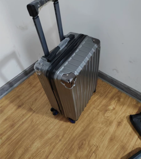 全新登机箱,从来没用过!箱体大概48厘米×...