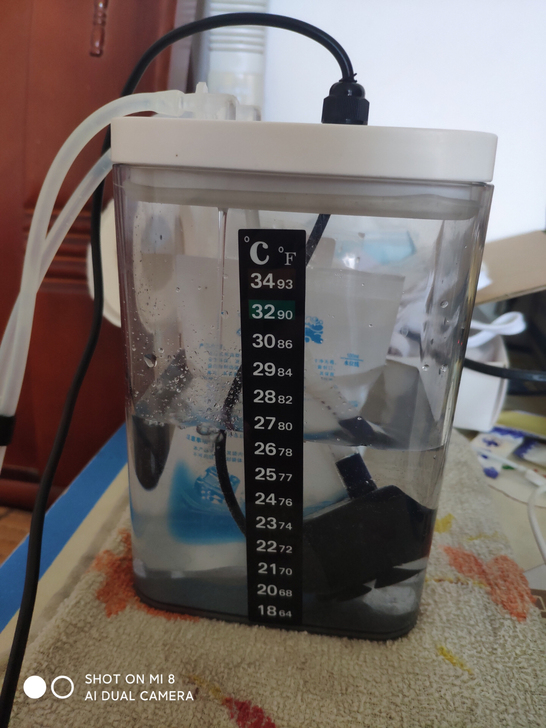 手机水冷散热器  散热效果很好 水箱带温度...