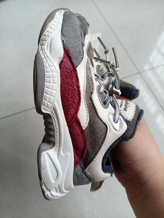 28码 加绒运动鞋 穿过一两次就小了 鞋子...