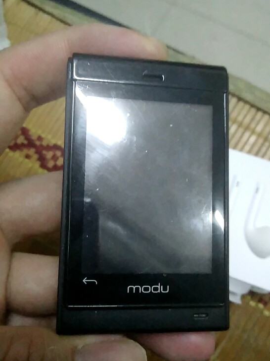 索尼最小安卓手机，，电池不耐电，尺寸10公分