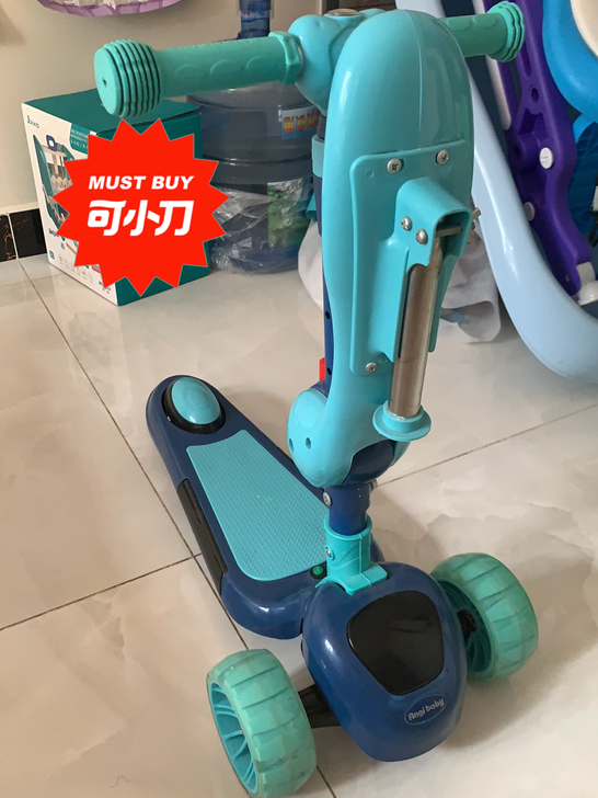 朋友送的滑板车，可站立可坐着，滑板高度可调...