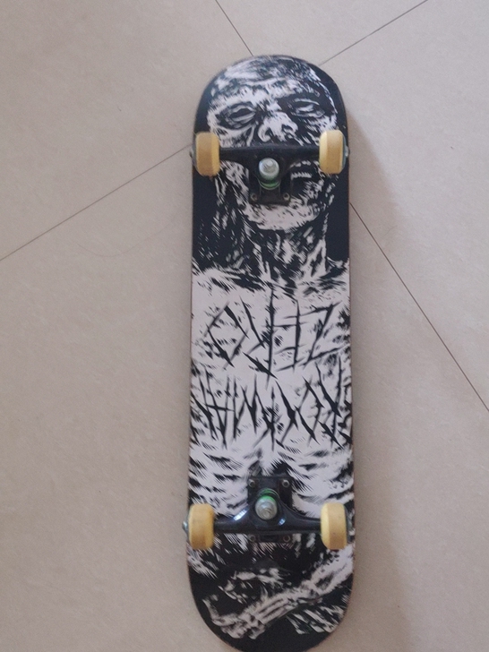 出个闲置的滑板，玩过一两次就没玩了，有点脏...