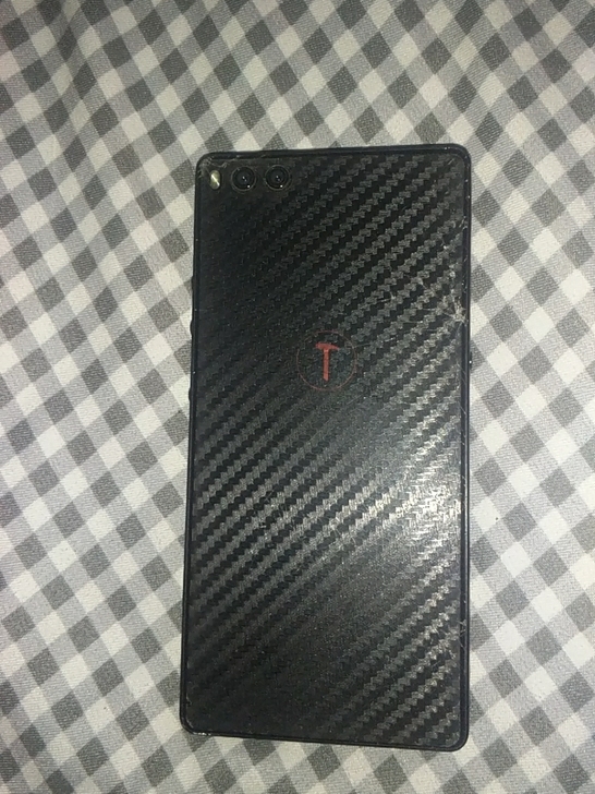 换新手机了，闲置处理坚果3手机，背部摔坏了...