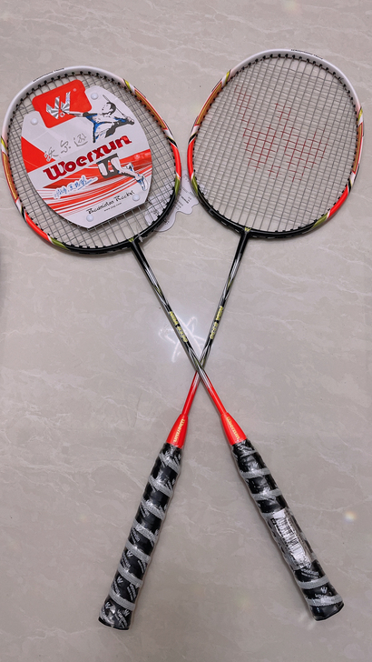 羽毛球拍 转手原因:实体店不做了 亏本处...