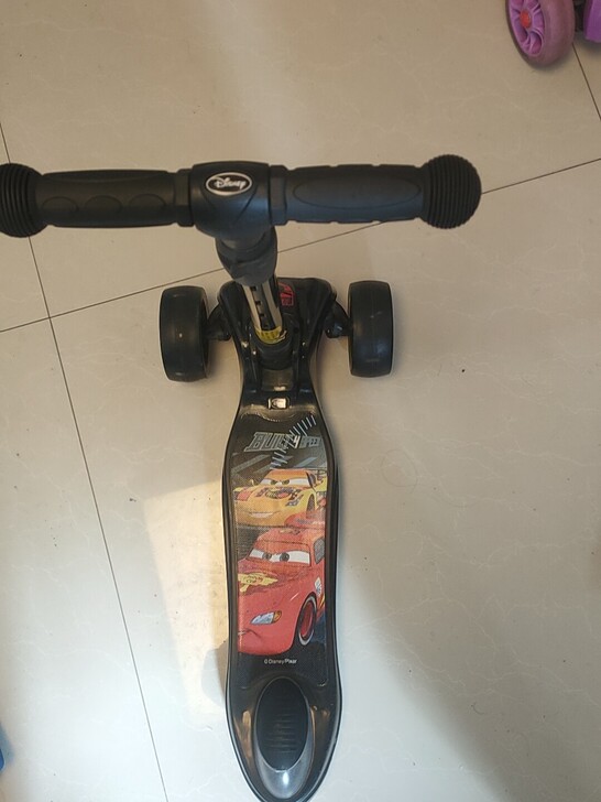 迪士尼正版滑板车,这款是大款5厘米加宽轱辘...