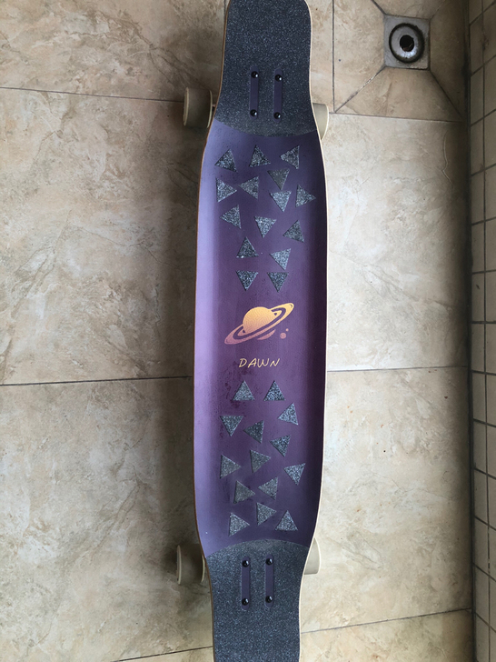 正版宇航员滑板，七百多买的。