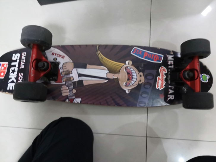 迈卡龙小鱼板滑板，9成新，买了一年，共用了...