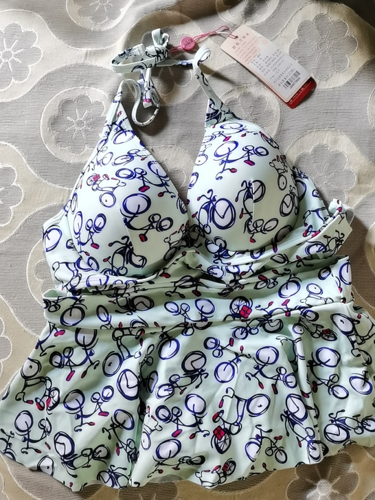 品牌泳衣买大了，一百三买的，当时在外地没来...