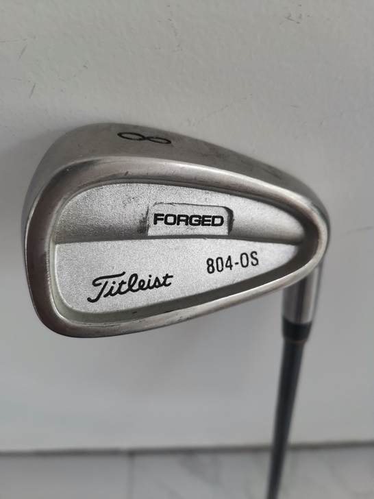 Titleist泰特利斯球杆总共有八根3，...