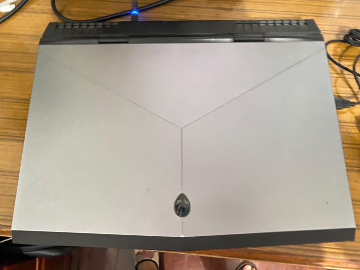 外星人笔记本，8成新，配电脑包，闲置出，仅...