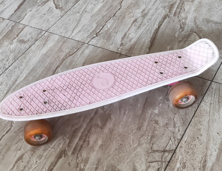 滑板，小鱼板，孩子长大不玩了功能完好，轮子...