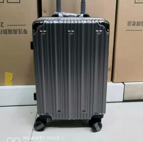 全新 包邮20寸纯PC抗压耐磨拉杆箱航空箱...