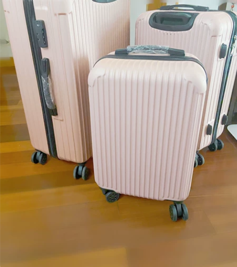 28寸旅行箱 全新未使用 粉色 万向轮密码...