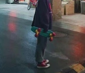 小鱼板，九成新，配色可爱，轮子顺滑，可短程...