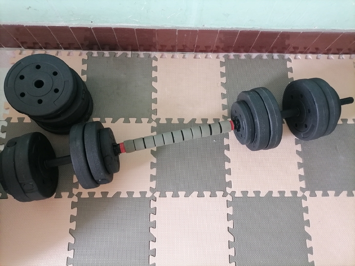 哑铃杠铃二合一可分解组合适合新手健身。搬家...