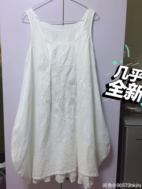 白色绣花无袖连衣裙,棉庥材质,面料舒适透气...