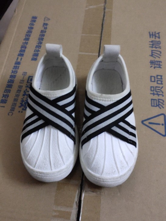 运动鞋，27码