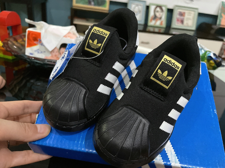 阿迪达斯 一脚蹬 贝壳头 黑背