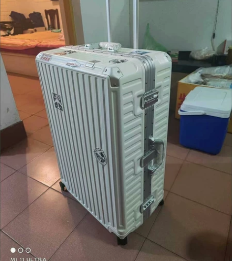 出口日本漫游高级铝框旅行箱24寸行李箱特价...