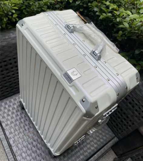 出口日本漫游铝框行李箱24超静音万向轮旅行...