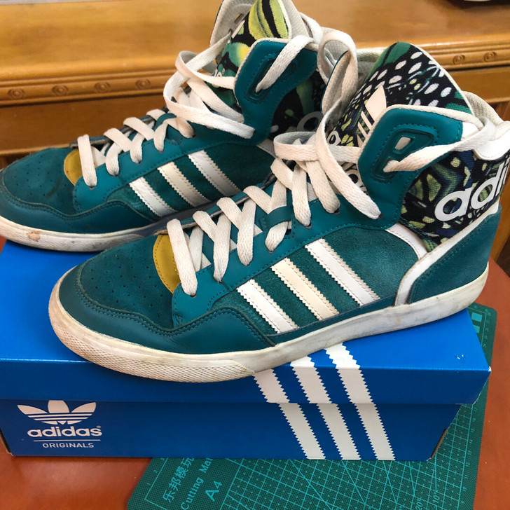 阿迪达斯Adidas 三叶草板鞋