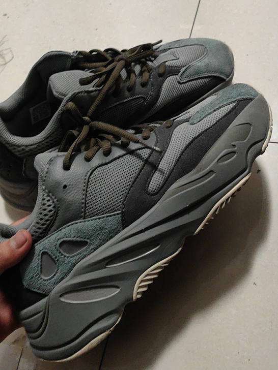 全新仅试穿Adidas  青蓝yeezy三...
