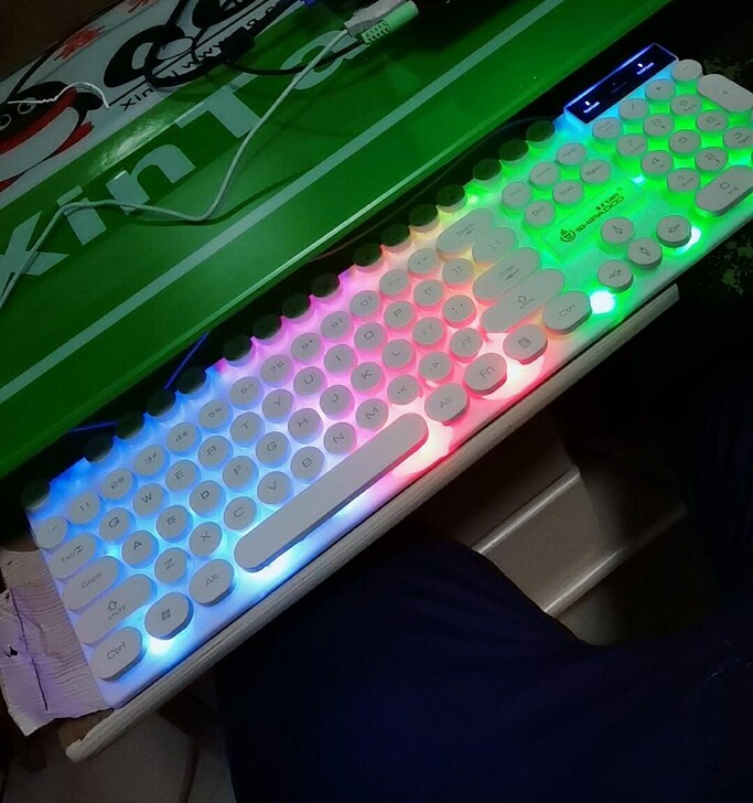 【低价包邮】键盘鼠标套装发光机械手感电脑笔...