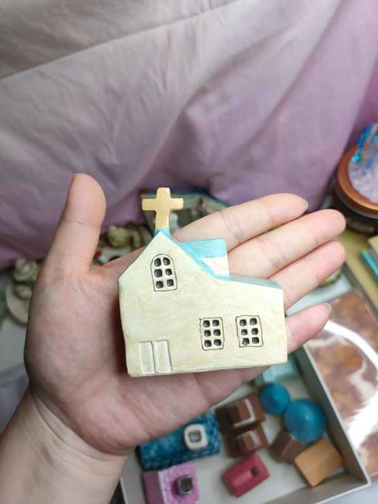 小号树脂微场景十字蓝色屋顶教堂小房子摆件