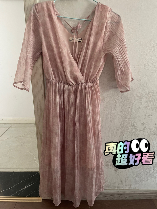 V领仙女裙，蛮显瘦的，面料舒服。几乎全新，...