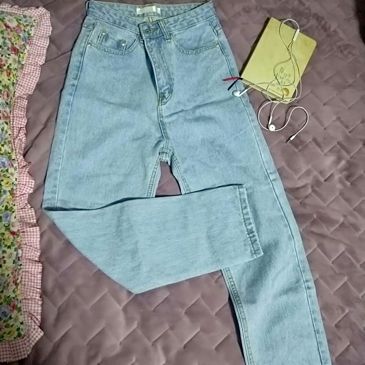 浅蓝牛仔裤，料子很舒服。适合身高165以上...