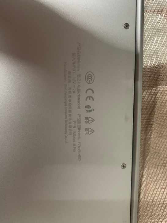 中柏超薄笔记本。全金属机身。挺有质感的。配...