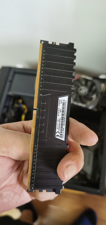 海盗船8g-3000内存，换电脑了这个就出掉