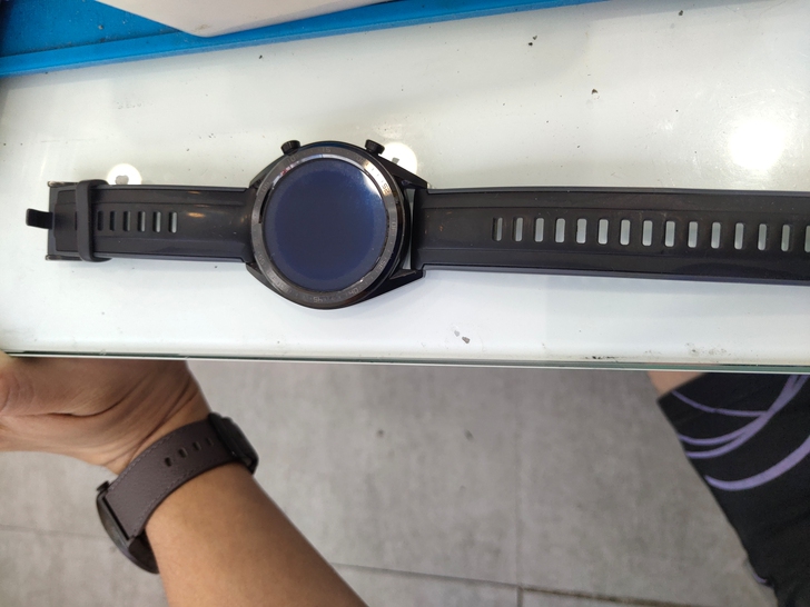 华为watch，屏幕失灵，220出