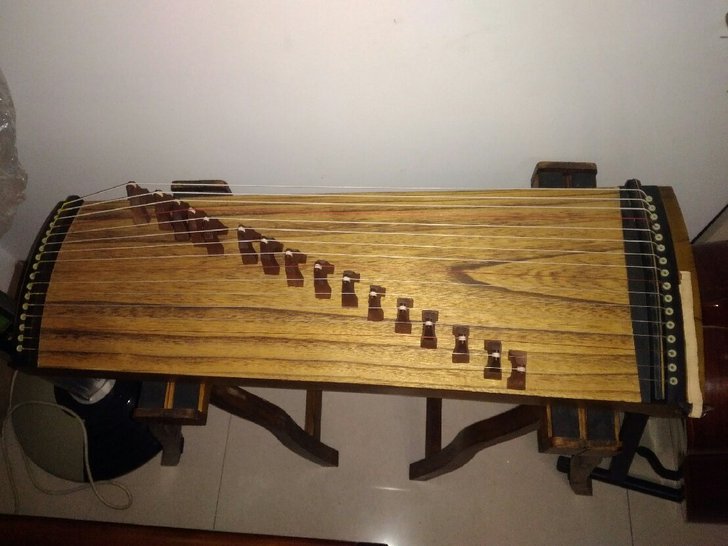 九成新便携小古筝，这只古筝是练习筝，只有1...