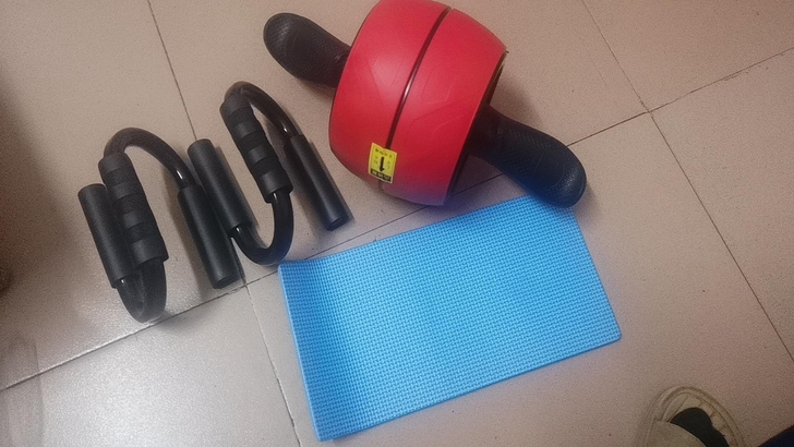 全新健腹轮，含垫子，随机送俯卧撑支架，普通...
