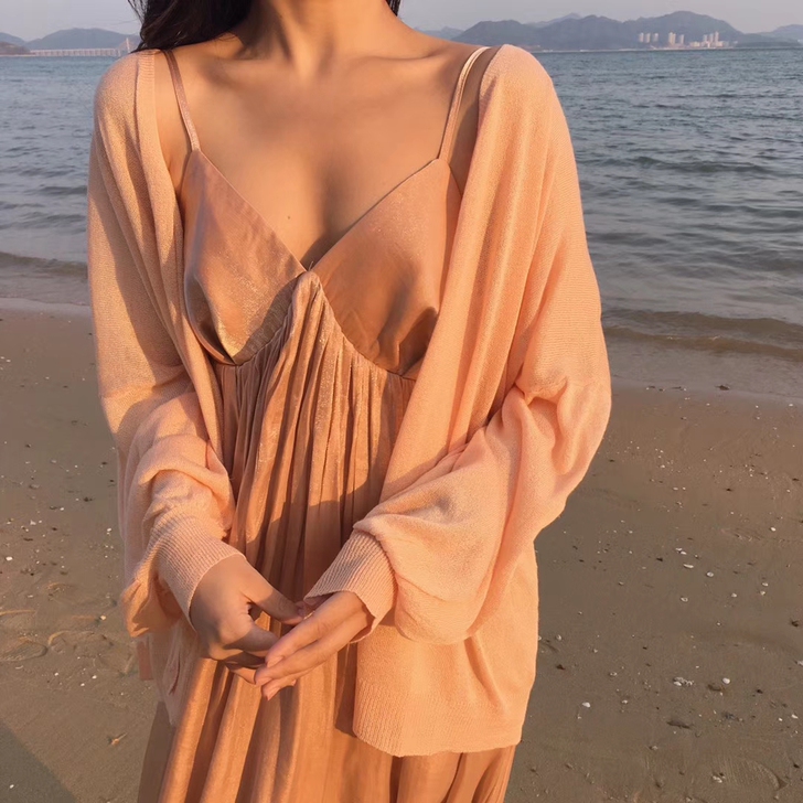 夏季新款V领细腻流光气质吊带裙光泽感温柔复...