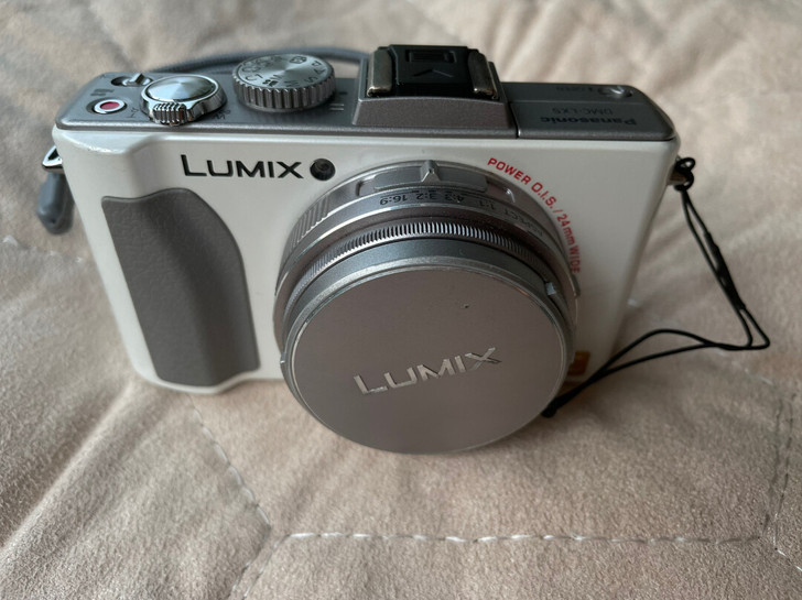 松下LX5卡片相机，功能一切正常，带电池充...