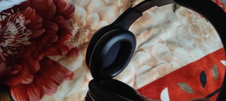 漫步者W800BT,9成新,买来用没超过1...