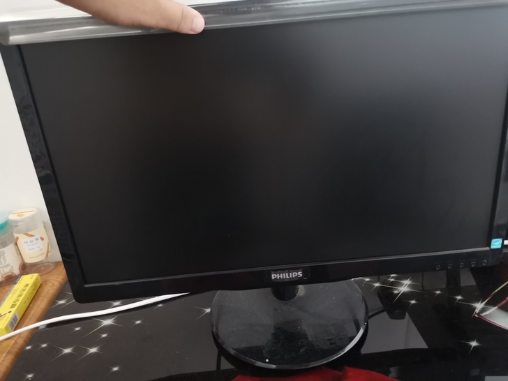 电脑显示器 音响 显示器99新  音响上面...