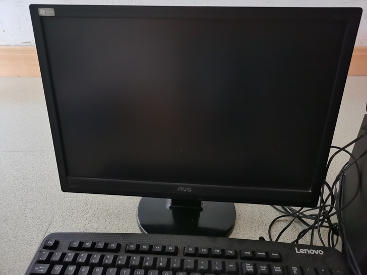 电脑显示器低价卖包含电脑屏幕，