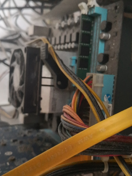 出个人自用电脑主机一台。4核amd640c...