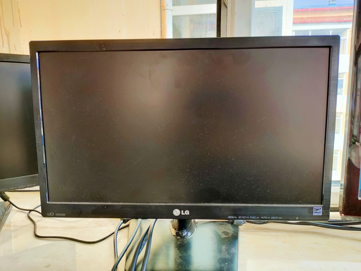 LG 20寸显示器 VGA接口