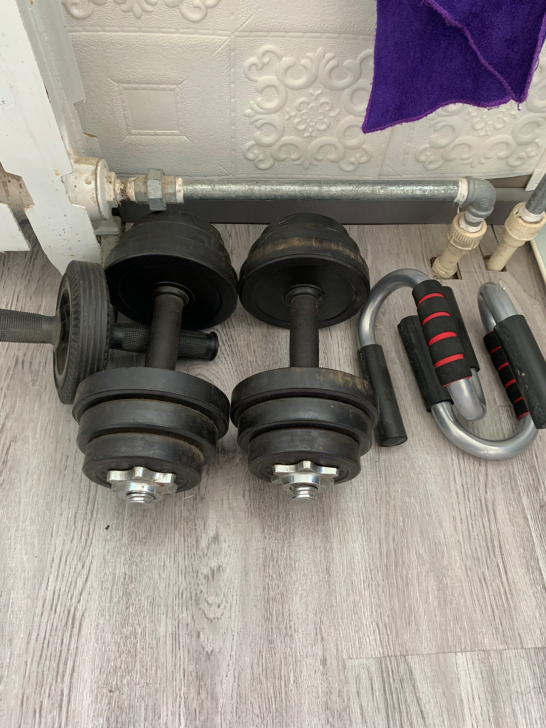 哑铃15kg，健腹轮，俯卧撑架打包出售，没...