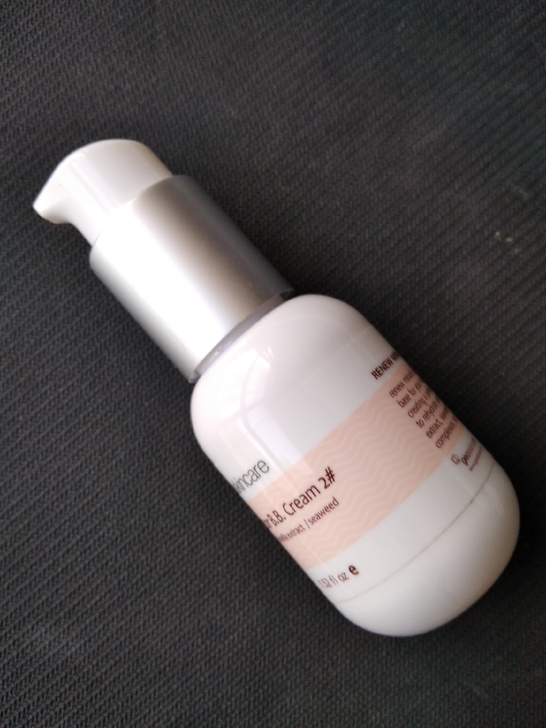 纽西之谜隔离霜 有自然色和象呀色两种 全新...