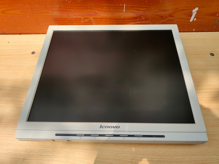 联想17寸正屏液晶显示器。品相如图,老货,...