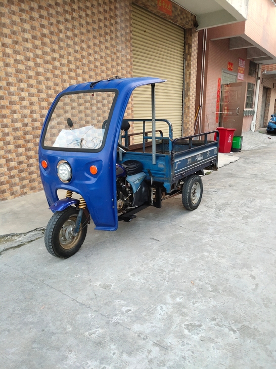 三轮摩托车