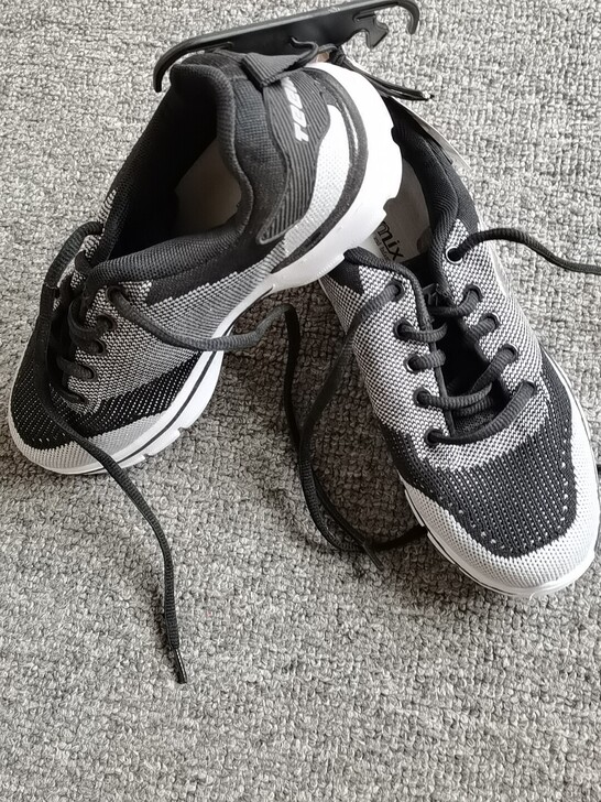 天美意透气女运动鞋35码