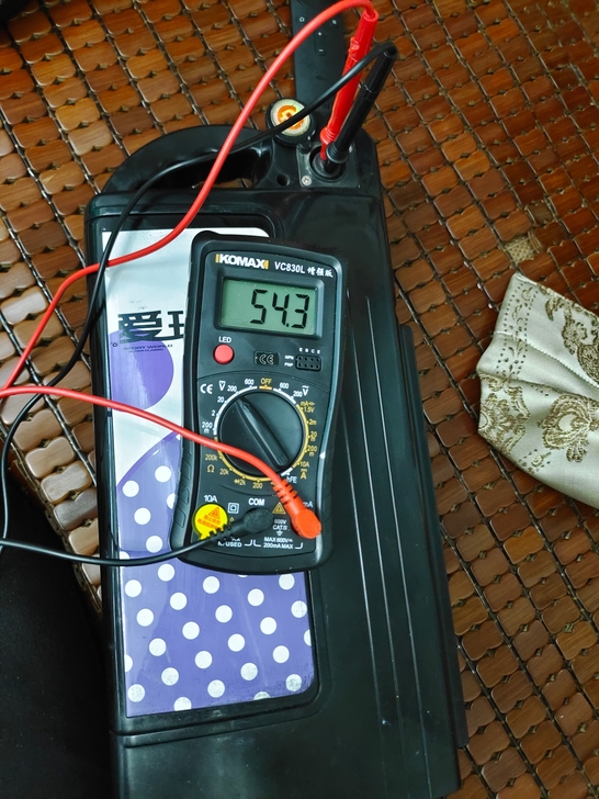 朋友爱玛电动车被盗留下的48V12A原装电...