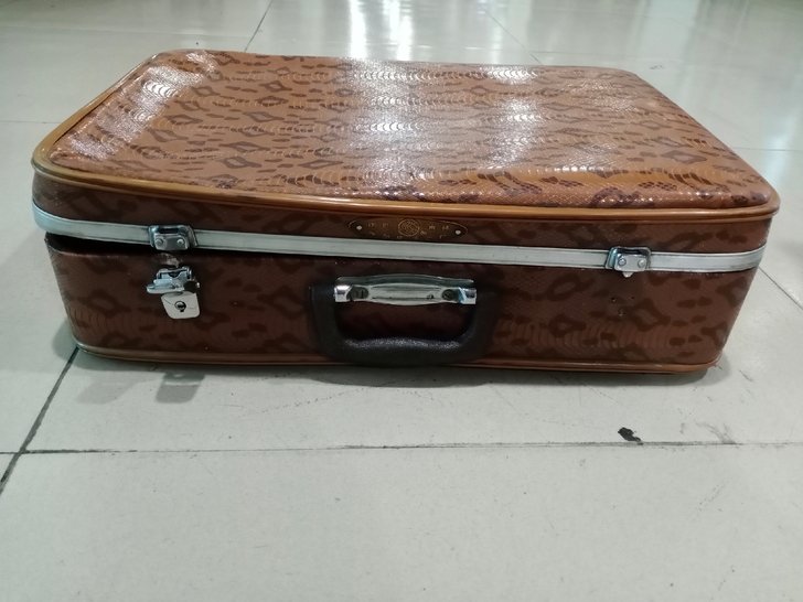 7、80年代~老式海牌小号皮箱、青岛皮件二...