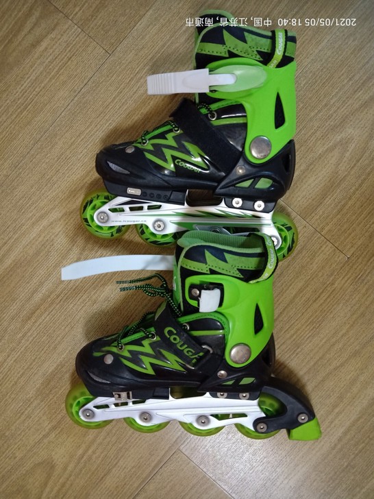 娃的溜冰鞋，正常使用，嫌小了，转给有需要的...